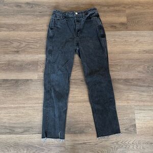 Hollister Ultra High-Rise Vintage Black‎ Wash Raw Hem Jeans W26 L27